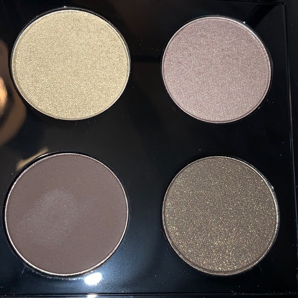 A NOVEL ROMANCE Quad Eye Quad A Novel Romance Eyeshadow Palette MAC - Picture 4 of 17